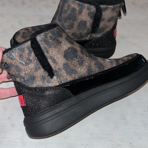 Hey Dude® Mel Youth Leo Black NWT | size y1-2 - Picture 5 of 7